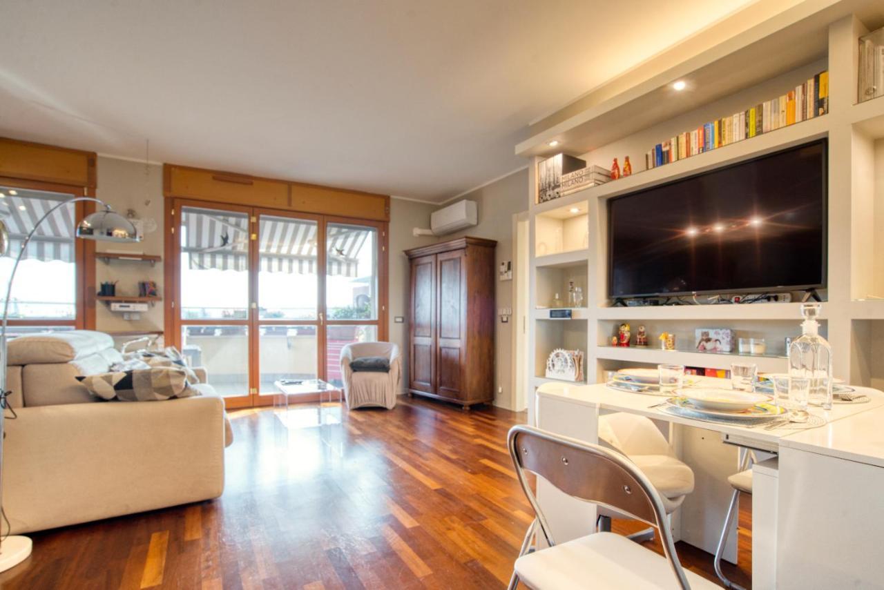 Caseospitali - Casa Di Bibi, Colorato Ed Elegante Bilocale Vicino Al Naviglio Martesana Per 4 维默德隆尼 外观 照片